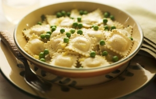 Ravioli-con-piselli_600x398