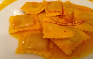 ravioli-di-cinghiale-in-salsa-di-zafferano